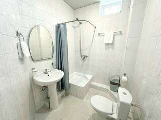 Гостиница Вива Виктория Адлер Четырехместный номер с балконом-9