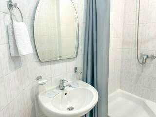 Гостиница Вива Виктория Адлер Четырехместный номер с балконом-10