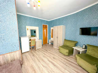 Гостиница Вива Виктория Адлер Четырехместный номер с балконом-7