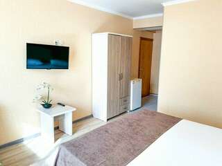 Гостиница Вива Виктория Адлер Четырехместный номер «Комфорт»-5